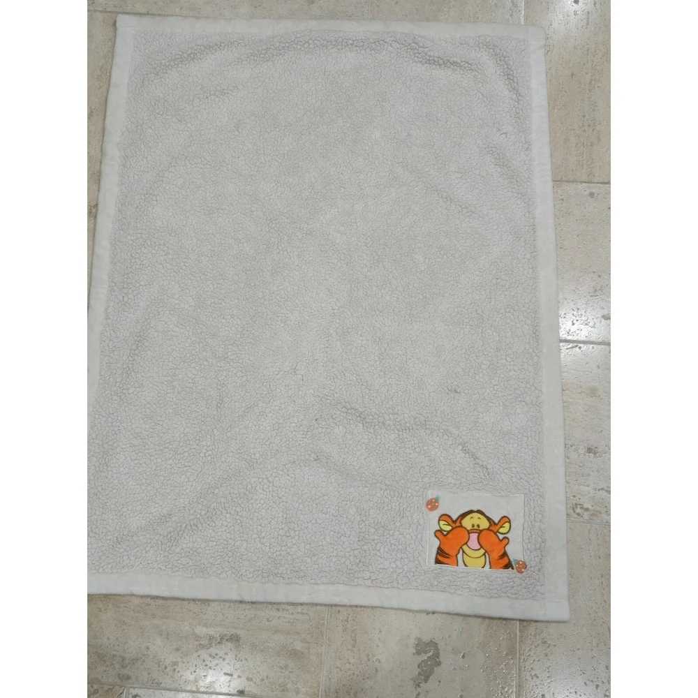Disney Baby Tigger Baby Blanket Cream Sherpa Fleece Orange Ladybugs Peek-A-Boo